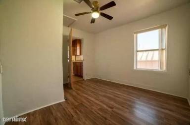 Main picture of 822 N Perry Ave