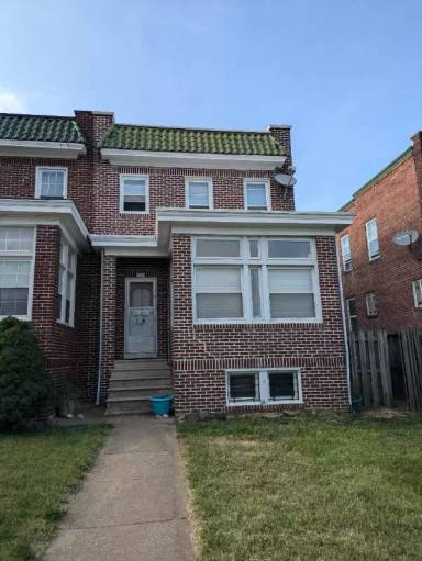 Main picture of 818 E 35th St