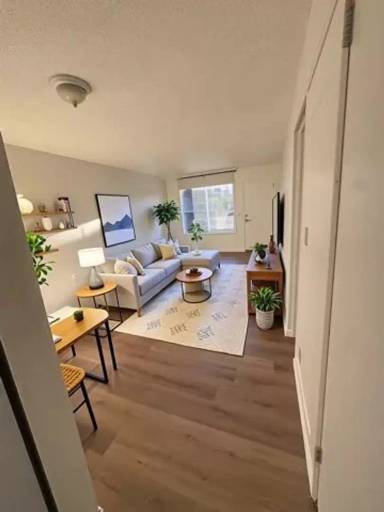 Main picture of 921 University Ave