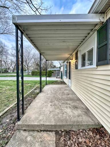 Main picture of 1928 N Layman Ave