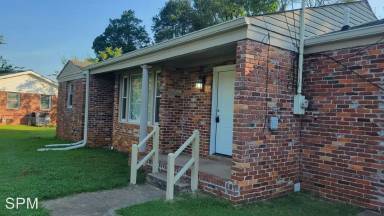 Main picture of 2610 Brookline Dr NW