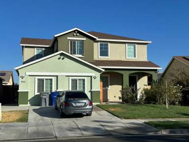 Main picture of 2460 N Fallbrook Dr