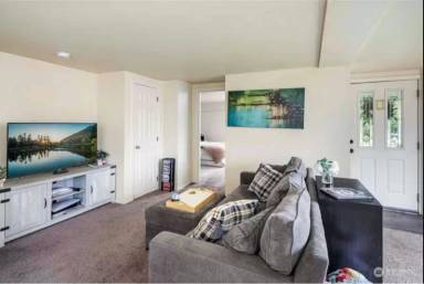 Main picture of 2043 Yew St