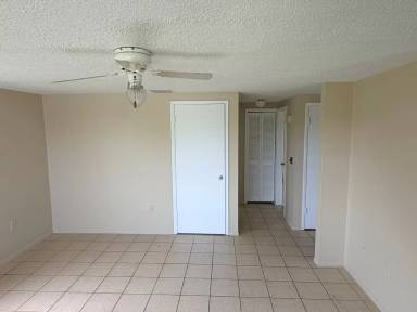 Main picture of 5848 Siesta Ln