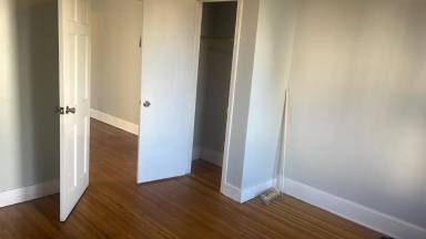 Main picture of 40 Dewey St