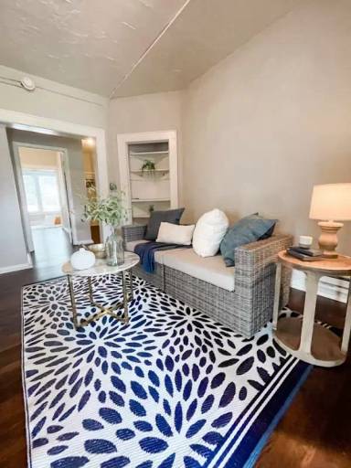Main picture of 406 Montgomery St