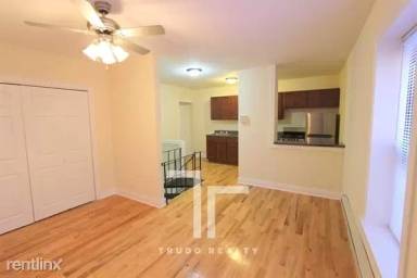Main picture of 815-23 W Cornelia Ave