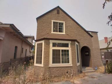 Main picture of 143 N Calaveras St