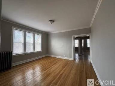 Main picture of 6422 N Greenview Ave
