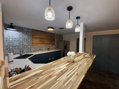 Main picture of 416 W Thompson Ave