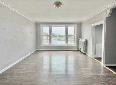 Main picture of 2349 W Devon Ave