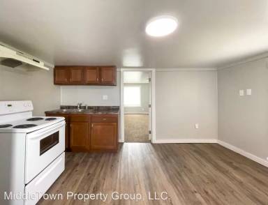 Main picture of 906 W Main St