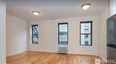 Main picture of 18 E 81st St