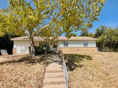 Main picture of 717 Guthrie Dr