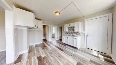 Main picture of 3319 W 44th St