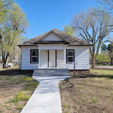 Main picture of 300 W 5th St