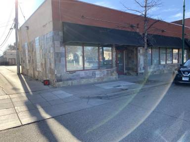 Main picture of 1831 E Lake St