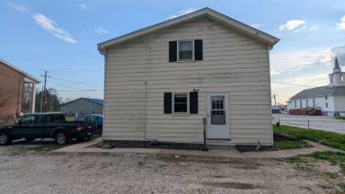 Main picture of 203 E Maple St