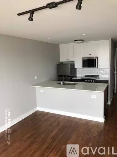 Main picture of 5910 N Sheridan Rd
