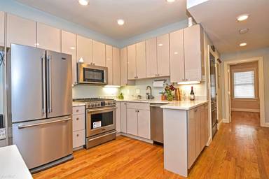 Main picture of 201 Marion St