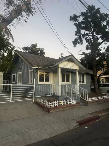 Main picture of 240 N Everett St