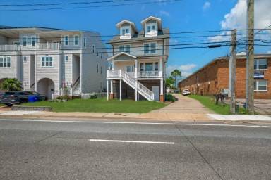 Main picture of 980 W Ocean View Ave