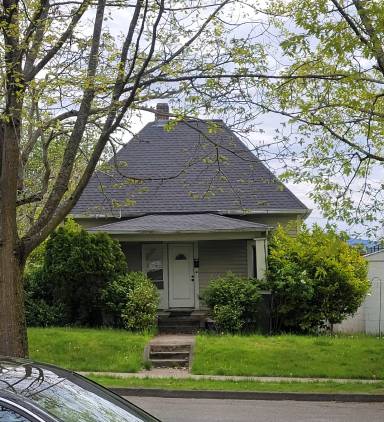 Main picture of 2640 James St