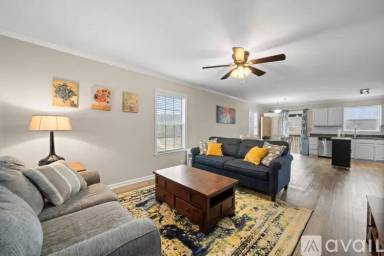 Main picture of 255 Bond St