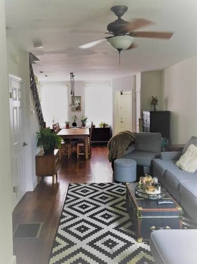 Main picture of 1044 N Lawrence St