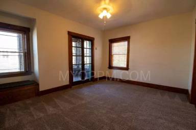 Main picture of 911 Forest Ave