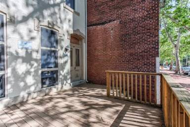 Main picture of 203 S 42nd St