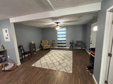 Main picture of 1118 S Walling Ave