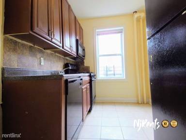 Main picture of 565 Bergen Ave
