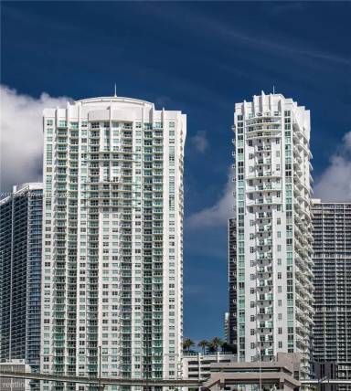 Main picture of Brickell on the River North