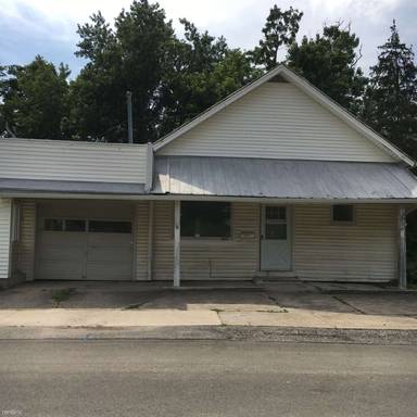 Main picture of 902 Elm St