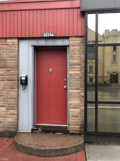 Main picture of 1402 1/2 Belknap St