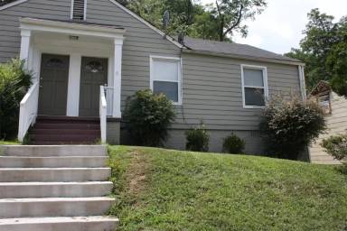 Main picture of 176 Park St SE