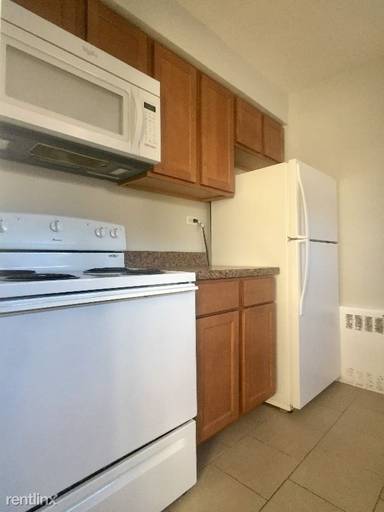 Main picture of 7347 N Sheridan Rd