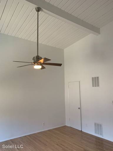 Main picture of St. James Apartments