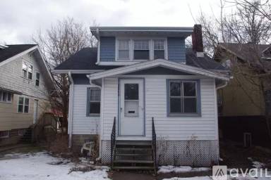 Main picture of 2004 Como Ave SE