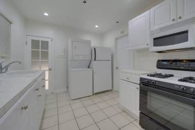 Main picture of 676 N Hoover St