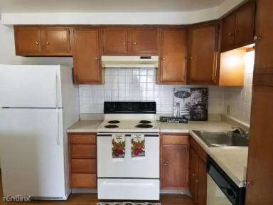 Main picture of 2715 Eggert Rd