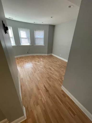 Main picture of 7401 N Hoyne Ave
