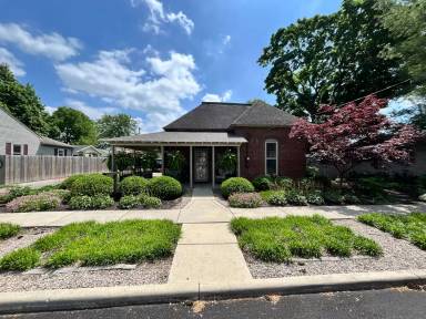 Main picture of 1353 Hannibal St