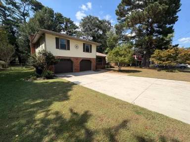 Main picture of 11206 Woodcrest Dr SE