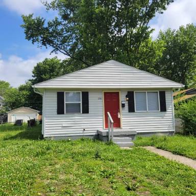 Main picture of 1330 W 32nd St