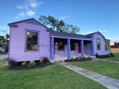 Main picture of 749 Kirkman St