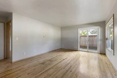 Main picture of 883 SE 18th Ave