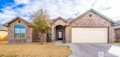 Main picture of 806 Chaparral St