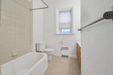 Main picture of 25 Lynwood P